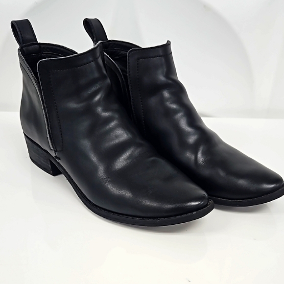 Dolce Vita Black Ankle Boots - Picture 1 of 10